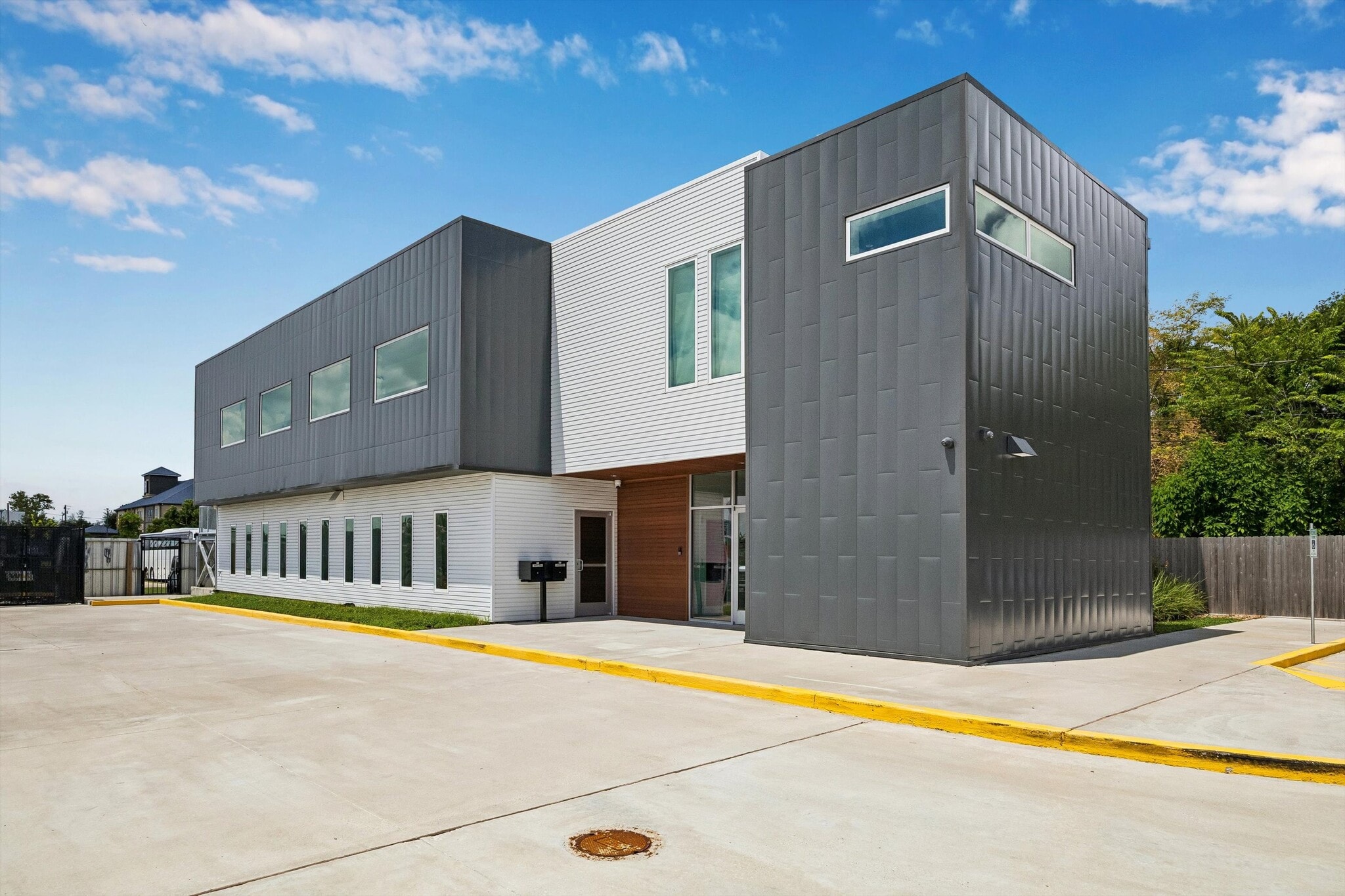 2535 North Fwy, Houston, TX for lease Building Photo- Image 1 of 7