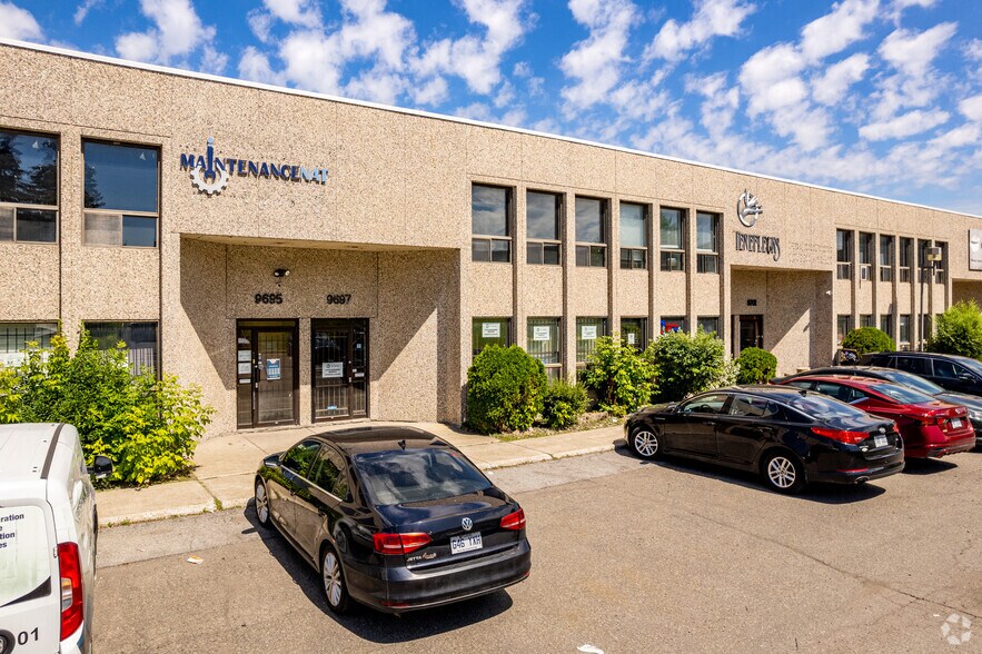 9681-9725 Rue Clément, Montréal, QC à louer - Photo du bâtiment - Image 2 de 19