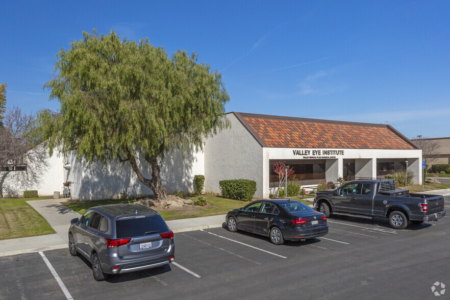 1680 E Herndon Ave, Fresno, CA for lease - Building Photo - Image 2 of 5