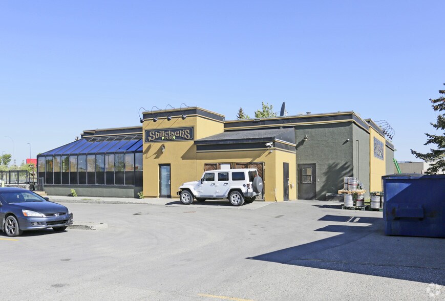 3575 20th Ave NE, Calgary, AB à louer - Photo du bâtiment - Image 3 de 4