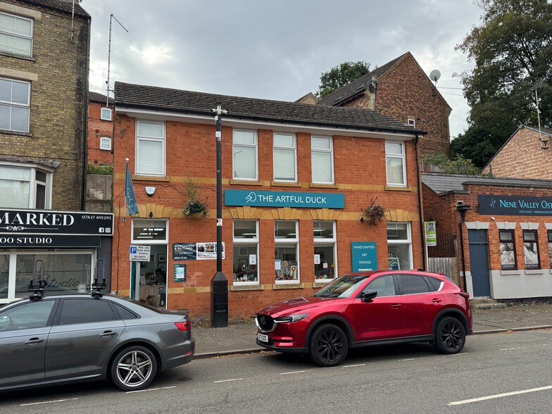 42 Brook Street, Raunds à louer - Photo du bâtiment - Image 2 de 8