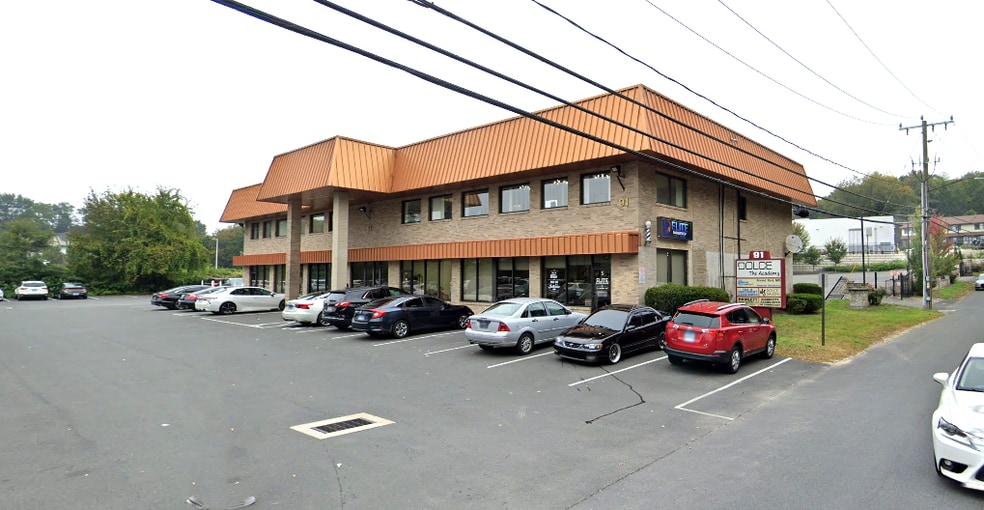 91 Schraffts Dr, Waterbury, CT à louer - Photo du bâtiment - Image 1 de 1