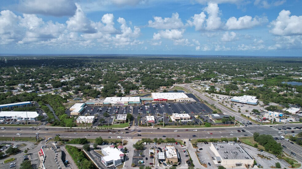 1825 Tamiami Trl, Port Charlotte, FL à louer - Photo du bâtiment - Image 3 de 13