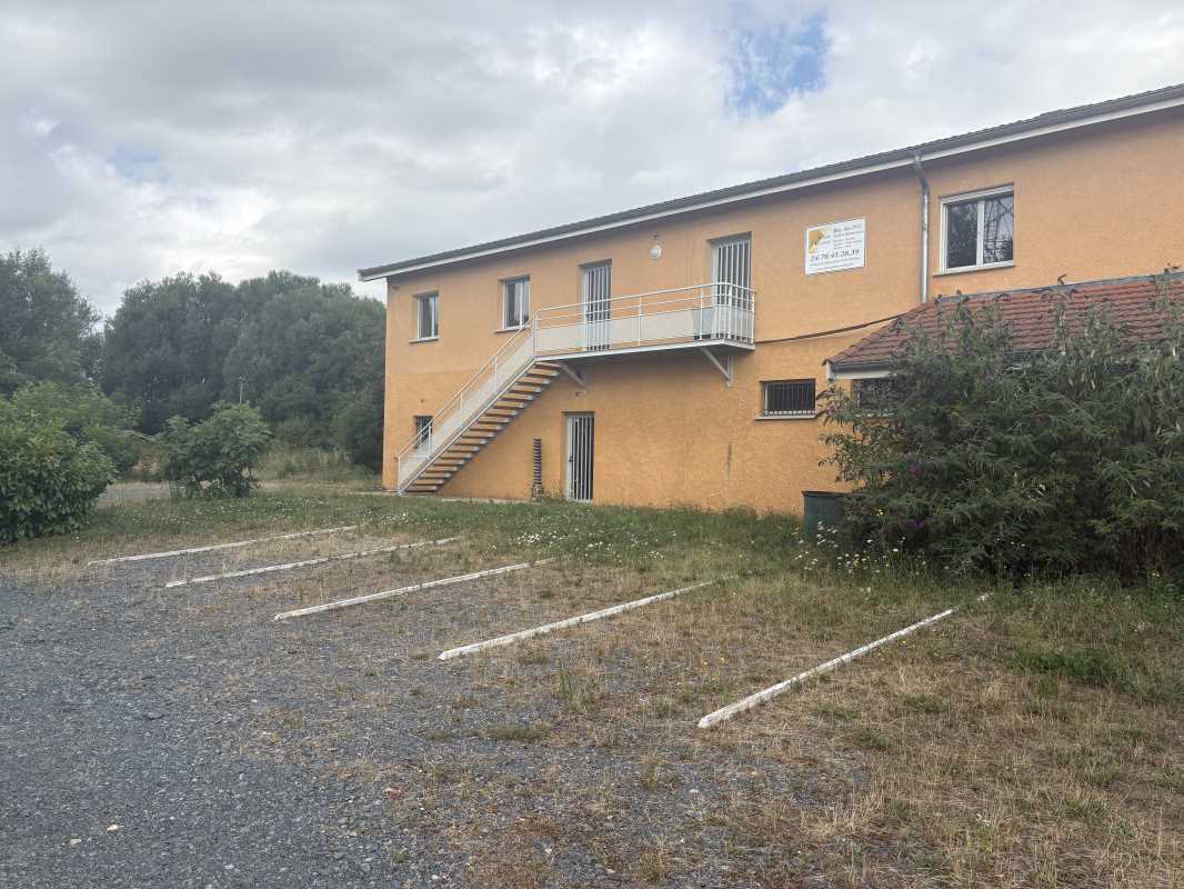 Flex in Messimy for lease Building Photo- Image 1 of 9