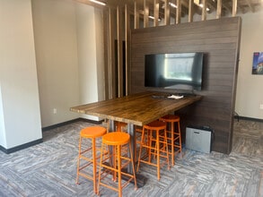 640 N Vel R Phillips Ave, Milwaukee, WI for lease Interior Photo- Image 2 of 4