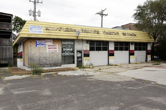 Plus de détails pour 2000 E 75th St, Chicago, IL - Commerce de détail à vendre