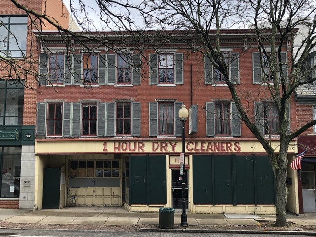 Plus de détails pour 110 S Warren St, Trenton, NJ - Commerce de détail à louer