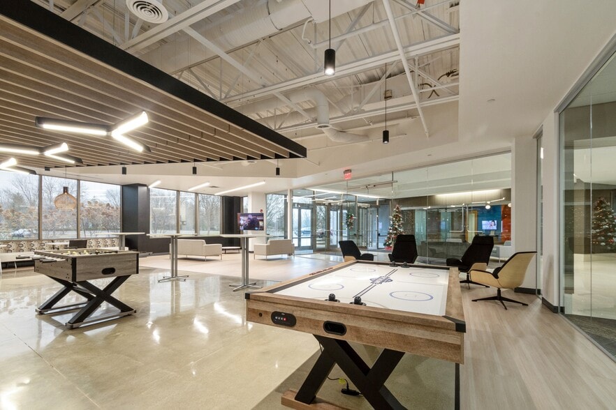 501 Pennsylvania Pky, Indianapolis, IN for lease - Interior Photo - Image 2 of 11