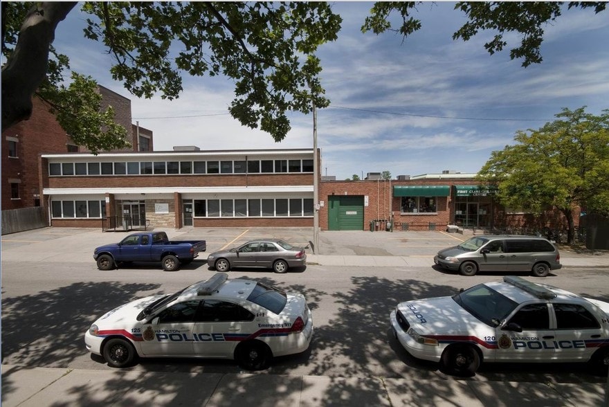 135 Rebecca St, Hamilton, ON for lease - Building Photo - Image 2 of 7