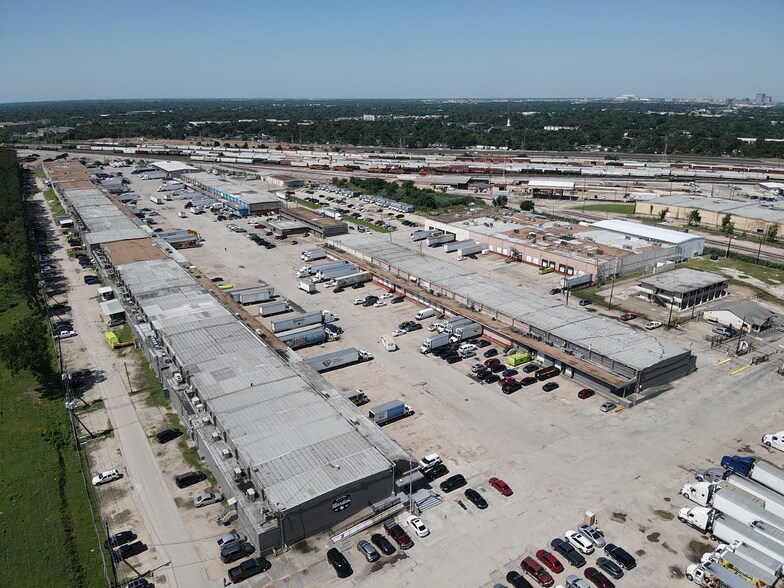 3126 Produce Row, Houston, TX à louer - Photo du bâtiment - Image 2 de 2