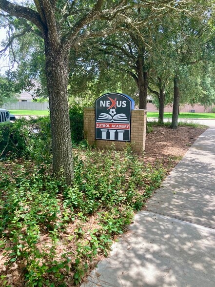 2045 Reflection Bay Dr, Pearland, TX for sale - Building Photo - Image 2 of 4