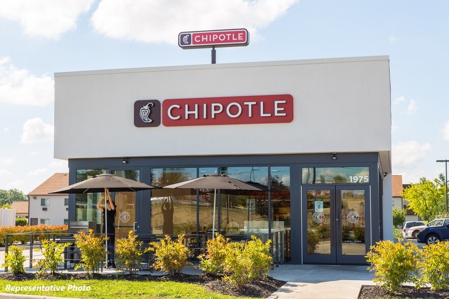 902 Scott Dr, Piqua, OH for sale - Building Photo - Image 3 of 11