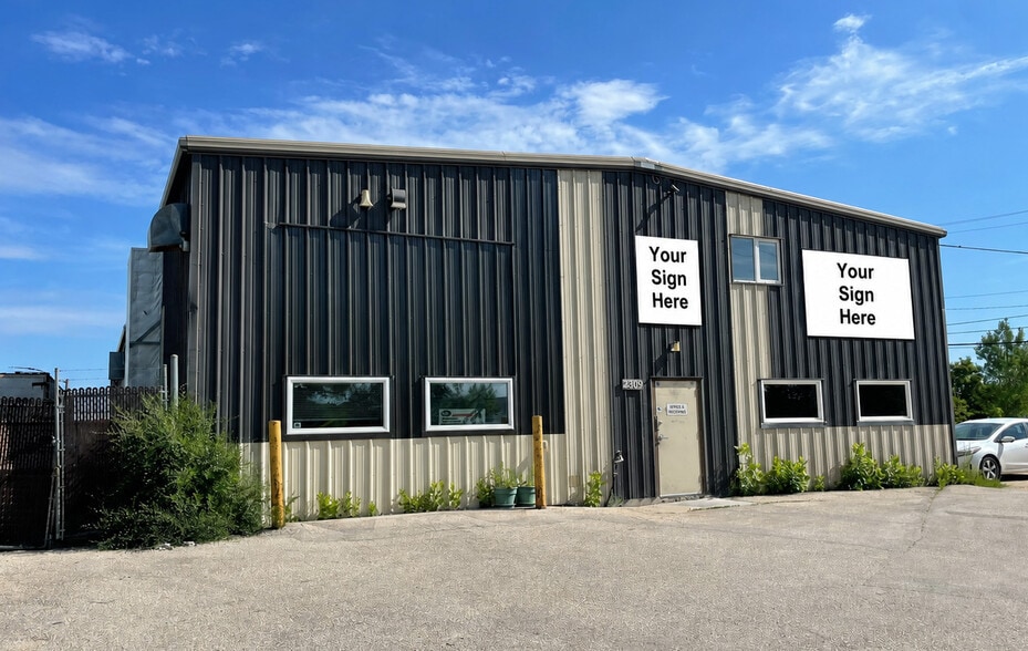 2309 Logan Av, Winnipeg, MB à louer - Photo du bâtiment - Image 3 de 4