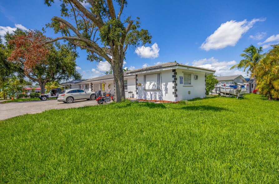 213 SE Park St, Dania, FL à vendre - Photo du bâtiment - Image 2 de 22
