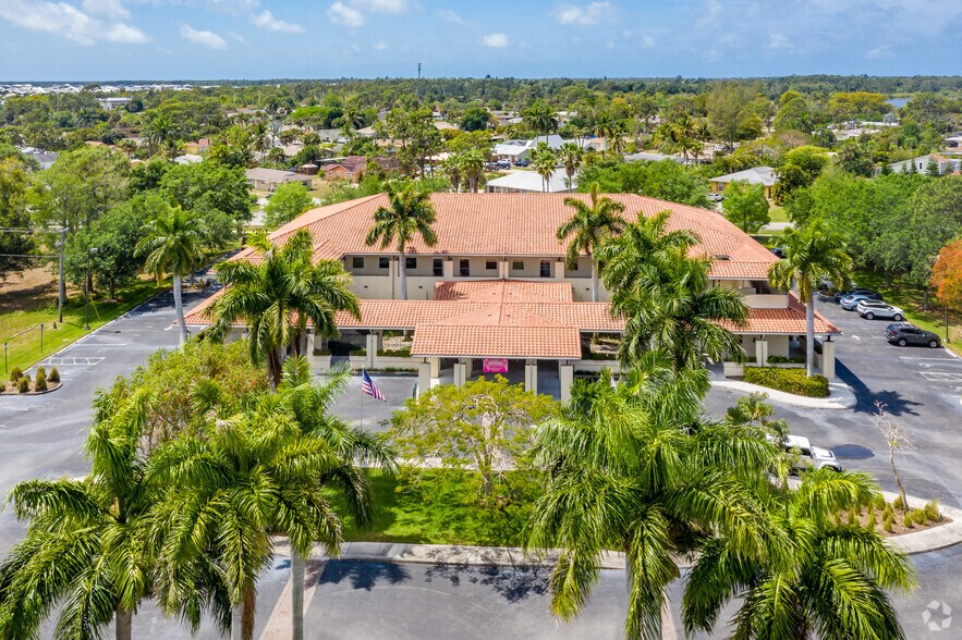 4330 Tamiami Trl E, Naples, FL à louer - Photo du bâtiment - Image 2 de 7