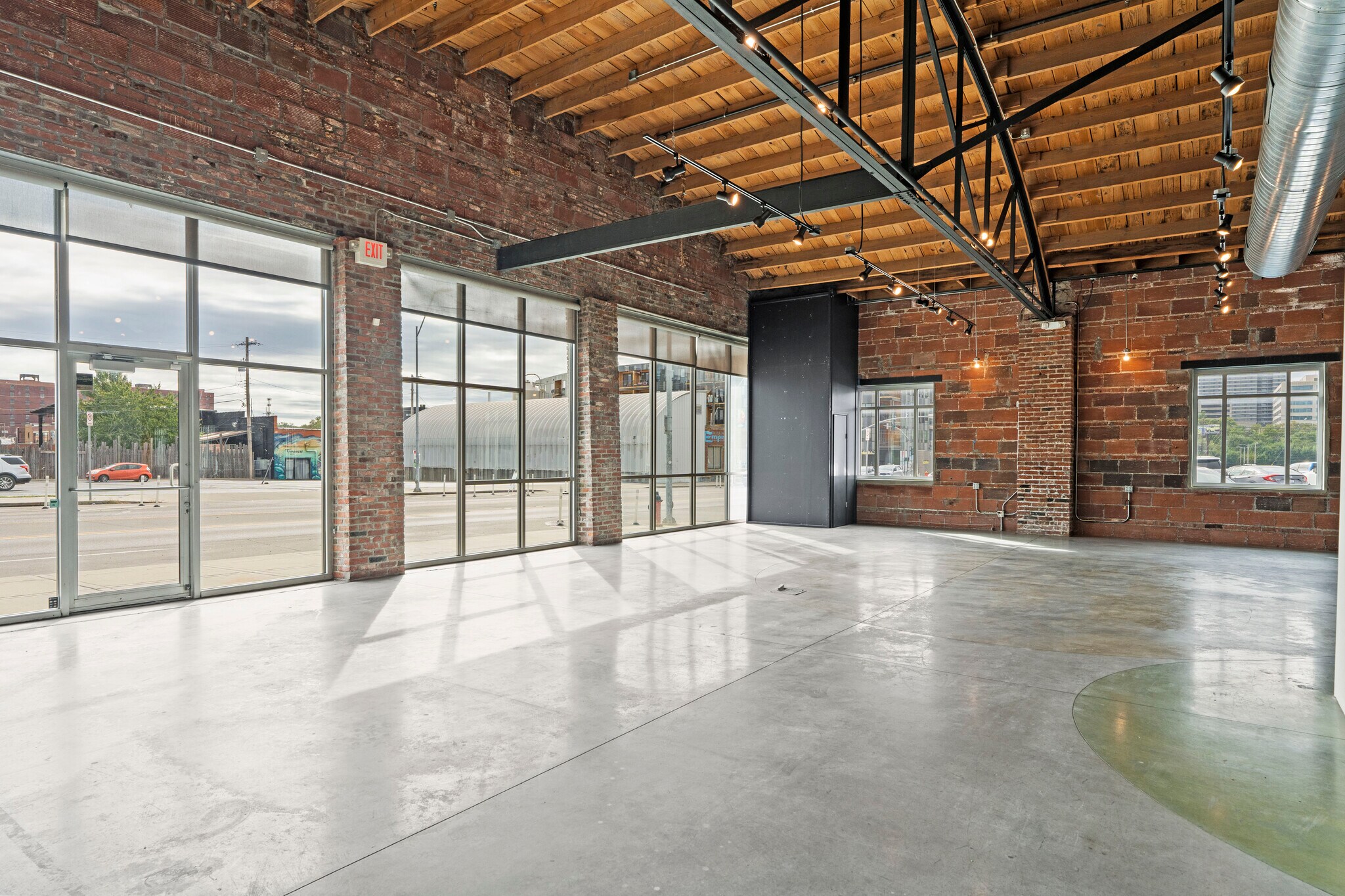 1814 Oak St, Kansas City, MO for sale Interior Photo- Image 1 of 21