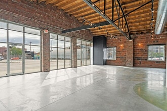 1814 Oak St, Kansas City, MO for sale Interior Photo- Image 1 of 21