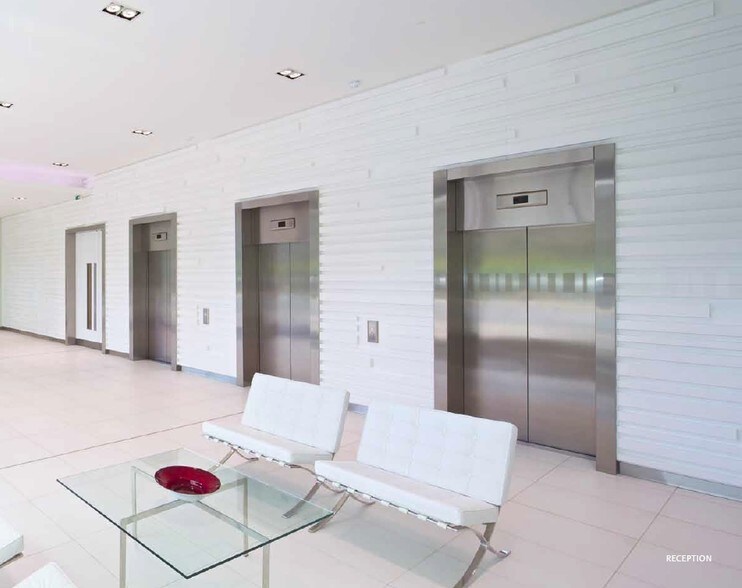 610-624 Chiswick High Rd, Londres à louer - Hall d’entrée - Image 3 de 4