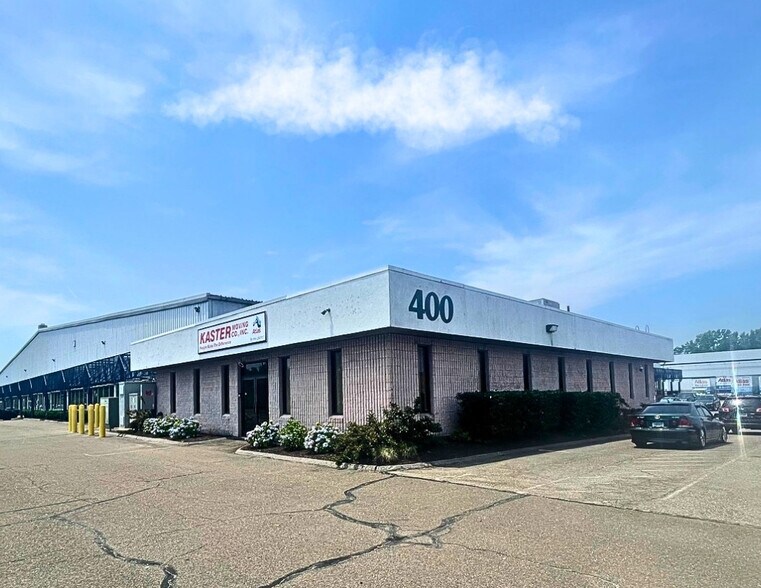 400 Long Beach Blvd, Stratford, CT à louer - Photo du bâtiment - Image 1 de 4