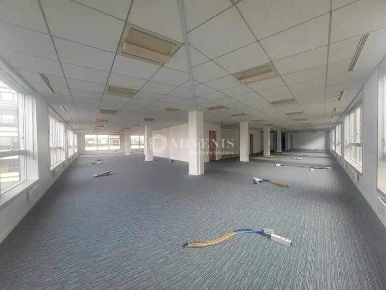 Industrial in Saint-Denis for lease - Building Photo - Image 3 of 10