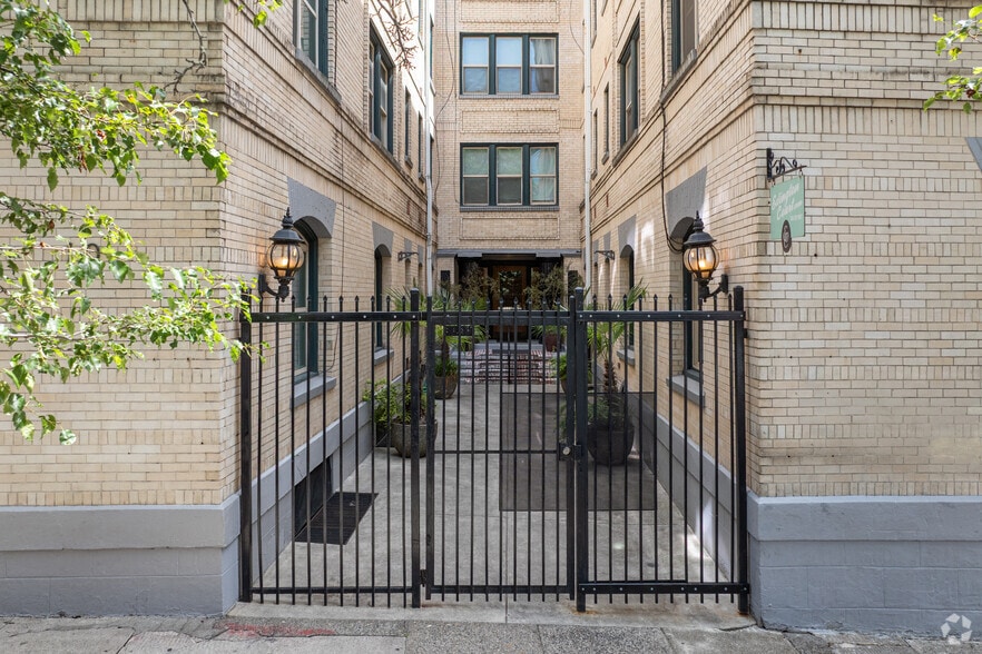 10 NW 20th Ave, Portland, OR à louer - Photo du bâtiment - Image 3 de 26