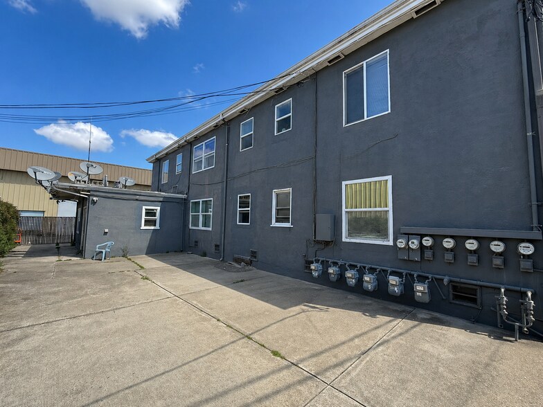 825 San Leandro Blvd, San Leandro, CA à vendre - Photo du bâtiment - Image 2 de 7