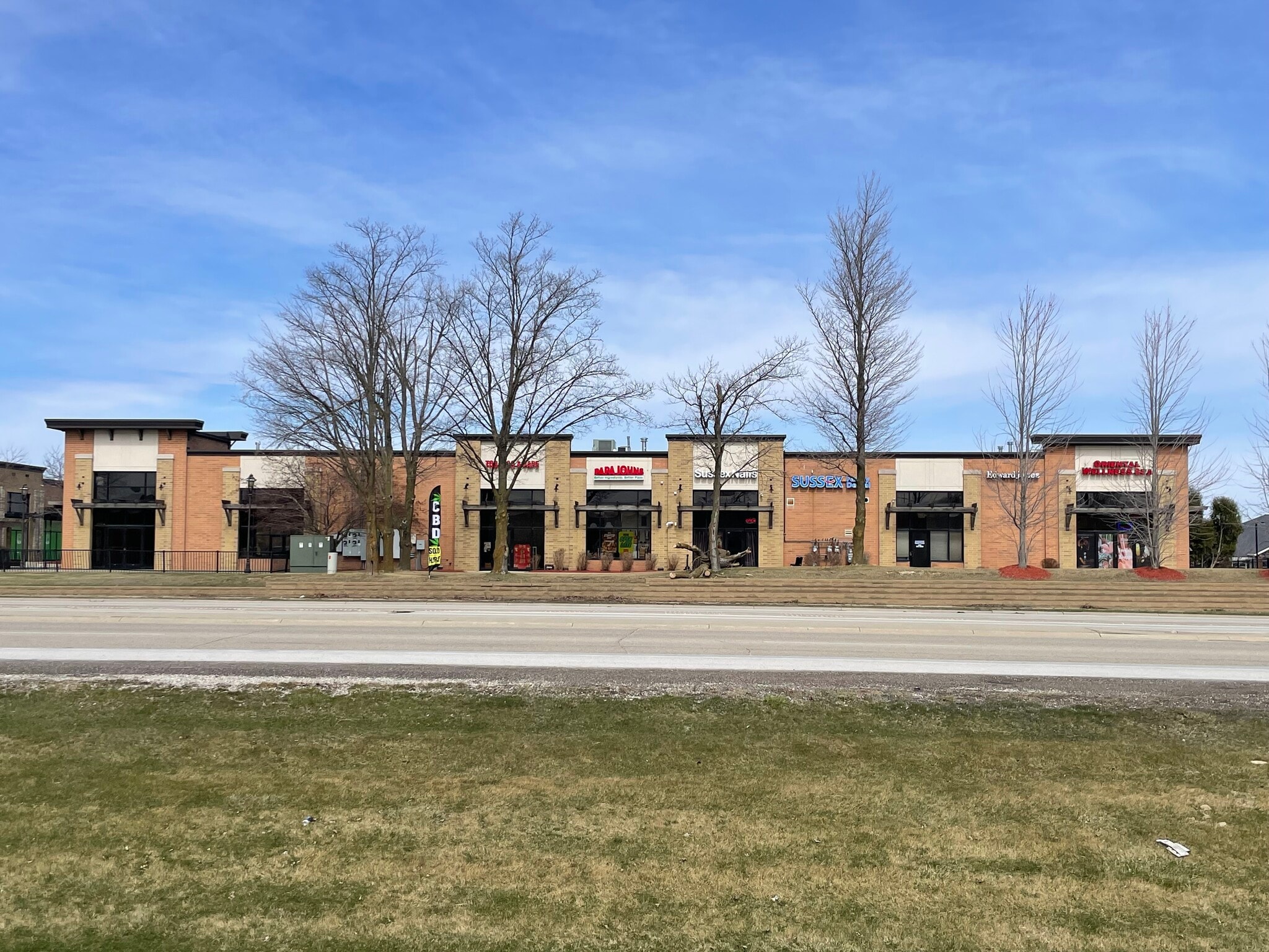 Sussex Gateway Retail Center portfolio of 2 properties for sale on LoopNet.ca Primary Photo- Image 1 of 11