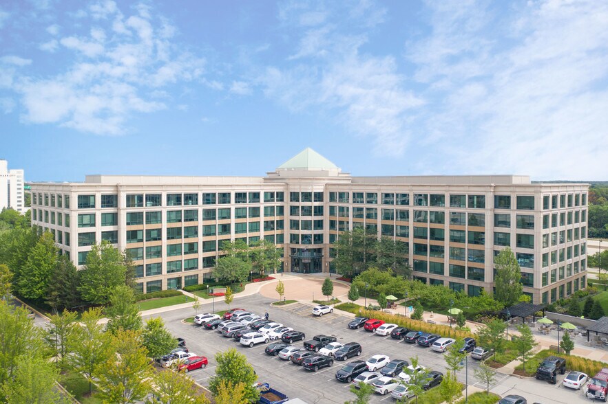 20 N Martingale Rd, Schaumburg, IL à louer - Photo du bâtiment - Image 2 de 19