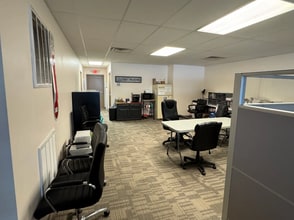 1465B Lancaster Rd, Manheim, PA for lease Interior Photo- Image 2 of 9