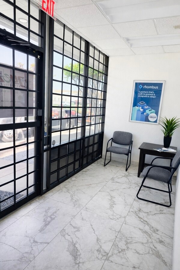 10606 Shady Trl, Dallas, TX 75220 - Unité 21&22 -  - Photo intérieure - Image 1 of 11