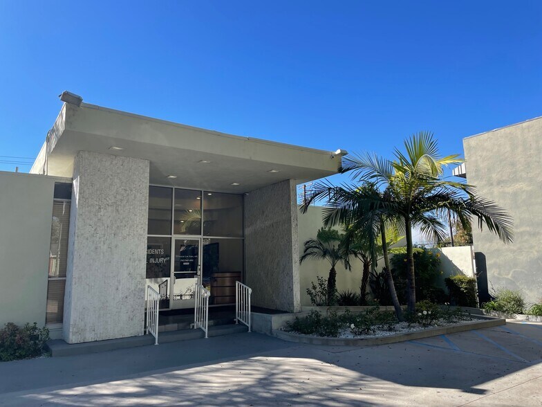 7915 Painter Ave, Whittier, CA à louer - Photo du bâtiment - Image 3 de 12