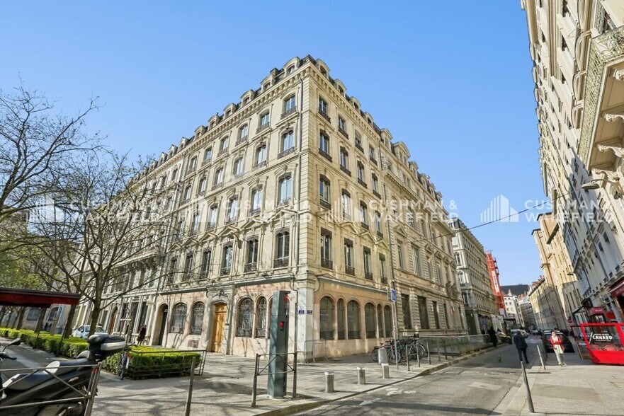 3 Place De La Bourse, Lyon à louer - Photo du bâtiment - Image 2 de 16