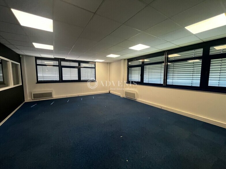Flex in Geispolsheim for lease - Interior Photo - Image 3 of 7
