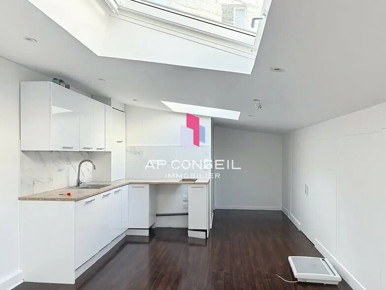 Office in Versailles for lease - Interior Photo - Image 3 of 10