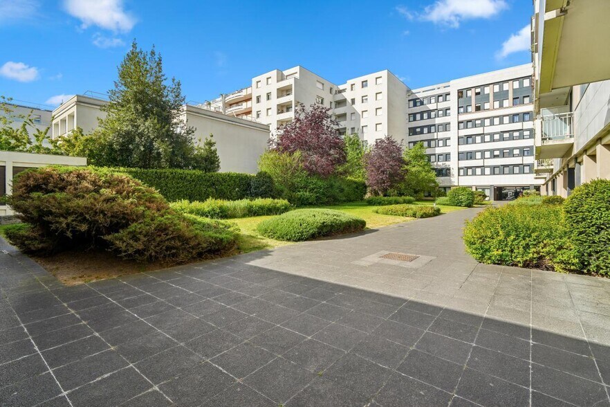 102 Avenue Marceau, Courbevoie à louer - Photo du bâtiment - Image 2 de 14