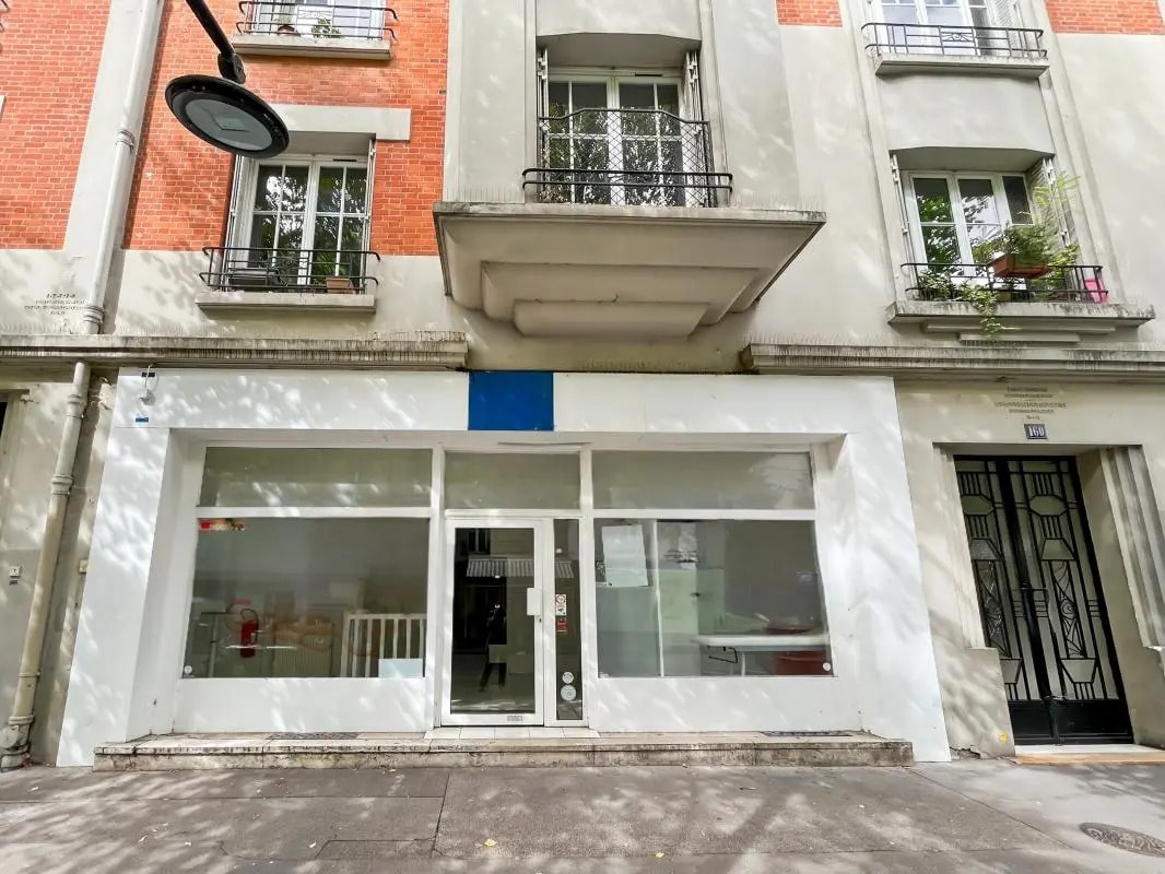 Retail in Paris for lease Building Photo- Image 1 of 7