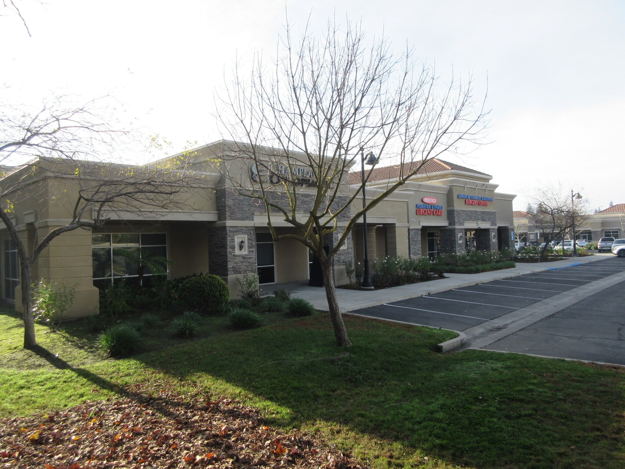 1050 E Perrin Dr, Fresno, CA à louer Photo du bâtiment- Image 1 de 14