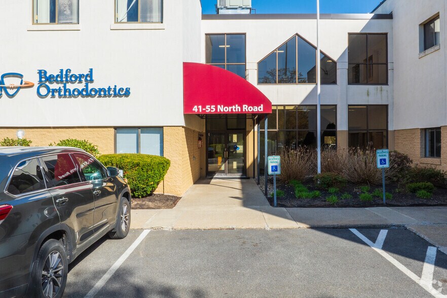 41-55 North Rd, Bedford, MA à louer - Photo du bâtiment - Image 2 de 5