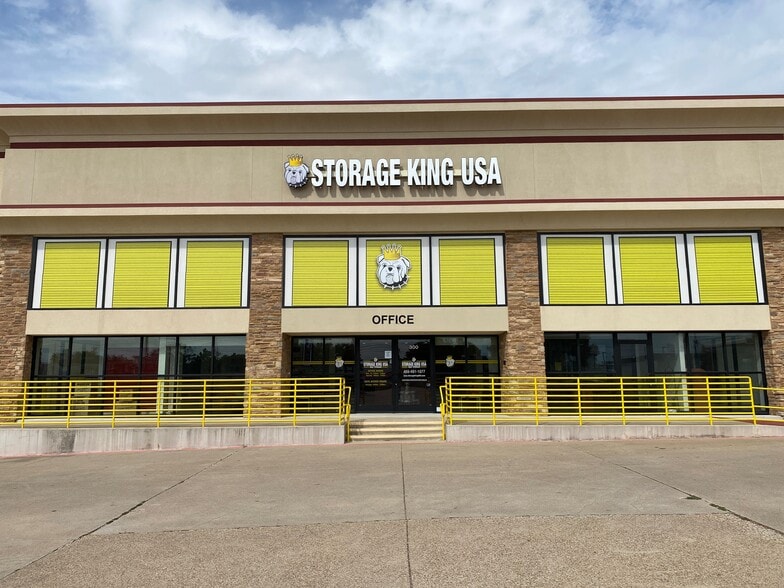 2515 E Rosemeade Pky, Carrollton, TX for lease - Building Photo - Image 3 of 3