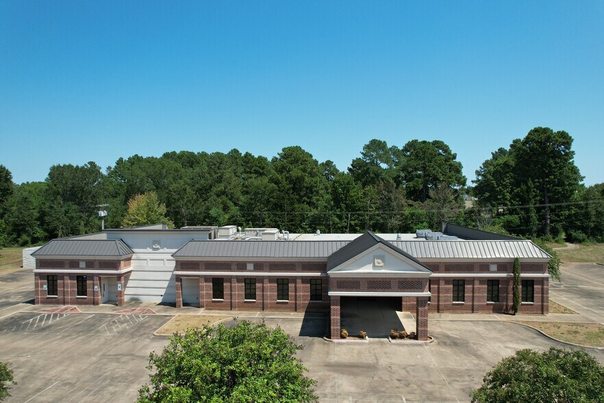 200 Renaissance Way, Crockett, TX à vendre - Photo du bâtiment - Image 1 de 40