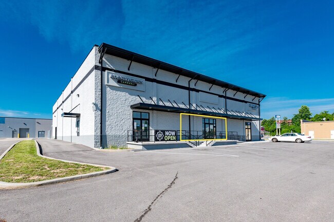 Plus de détails pour 50 Middletown Loop, White Hall, WV - Commerce de détail à louer