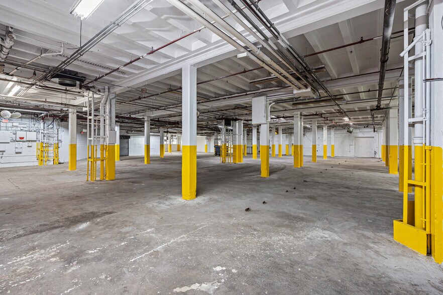 5213 Grays Ave, Philadelphia, PA à louer - Photo du bâtiment - Image 3 de 9