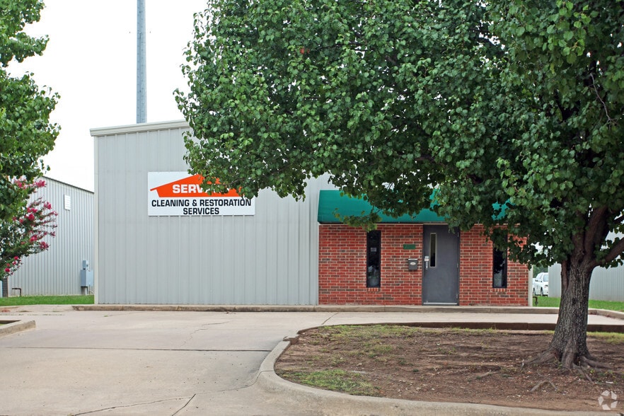 1013 N University Blvd, Norman, OK for lease - Primary Photo - Image 1 of 2