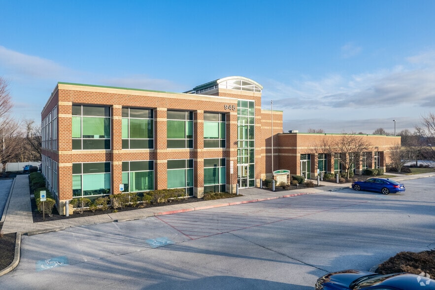 945 E Park Dr, Harrisburg, PA for lease - Primary Photo - Image 1 of 9