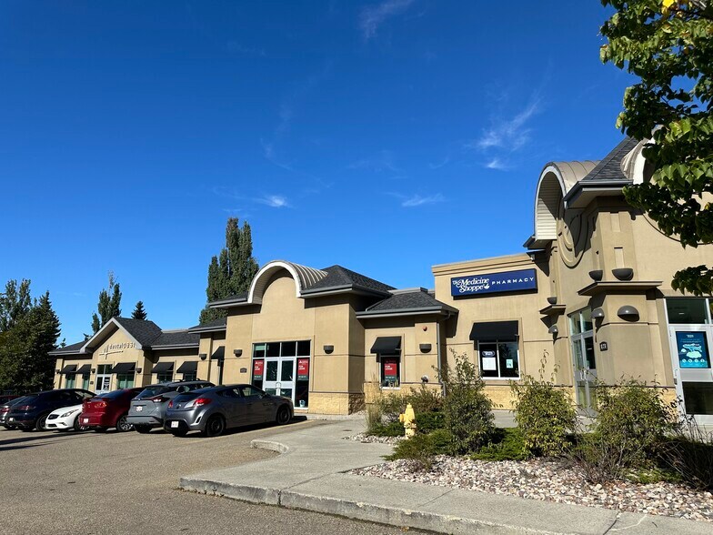 121-127 Haddow Close NW, Edmonton, AB à vendre - Photo du bâtiment - Image 1 de 1