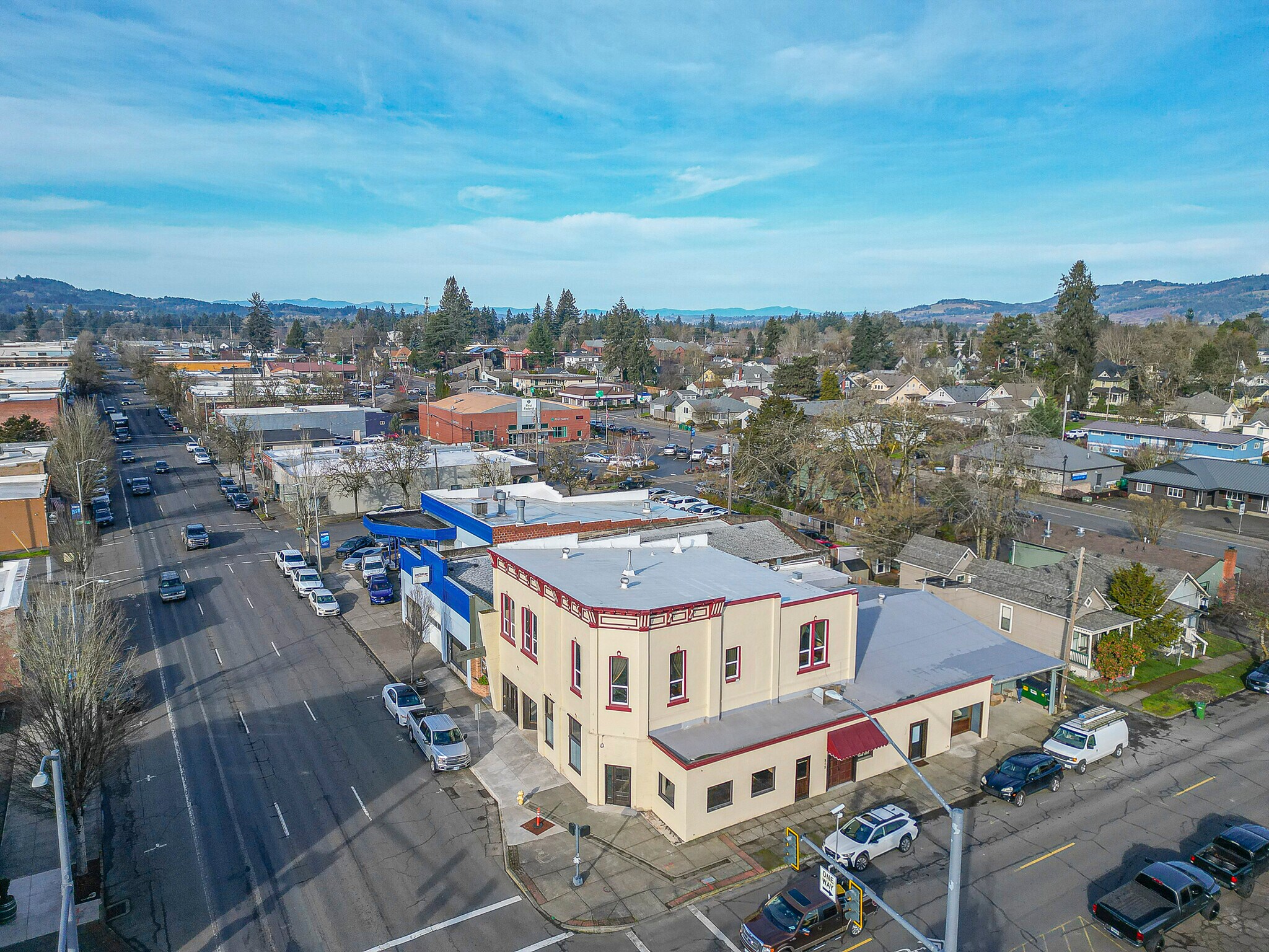 811 E 1st St, Newberg, OR à louer Photo principale- Image 1 de 61