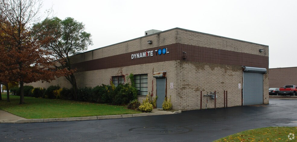 1550 Smithtown Ave, Bohemia, NY à vendre - Photo du bâtiment - Image 2 de 8