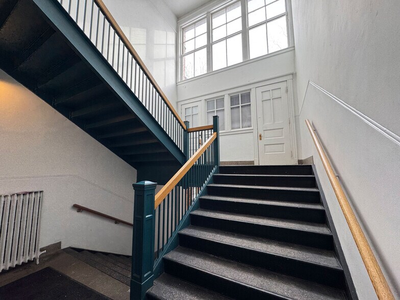 2026 Murray Hill Rd, Cleveland, OH à louer - Photo intérieure - Image 3 de 13