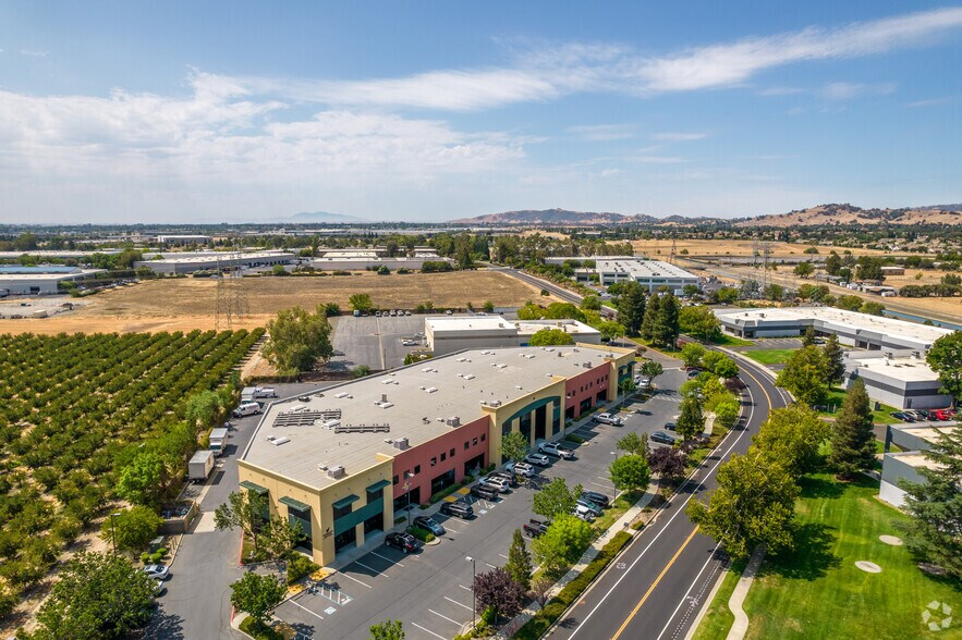 821 Eubanks Dr, Vacaville, CA à vendre - Photo du bâtiment - Image 2 de 3