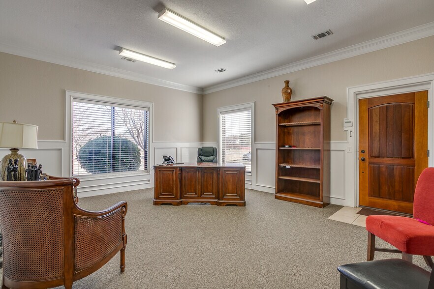 4255 W Risinger Rd, Fort Worth, TX à louer - Photo du bâtiment - Image 3 de 6